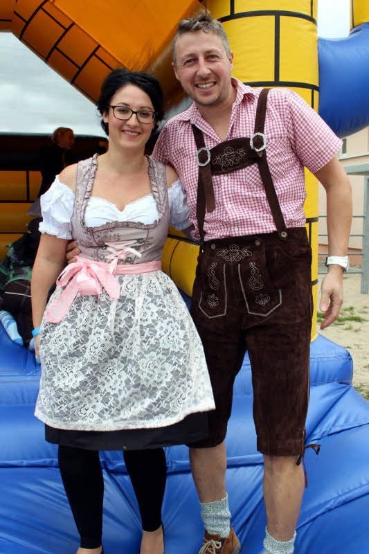 Lars und Madeleine Wollschläger kamen zünftig wie Bayern.
