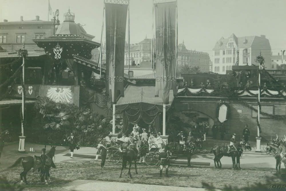 Welch Glanz und Glamour für Halle: Am 6. September 1903 trifft Kaiser Wilhelm II. mit seiner Gattin Auguste am Hauptbahnhof ein. Die Aufnahme stammt von Fritz Möller.
