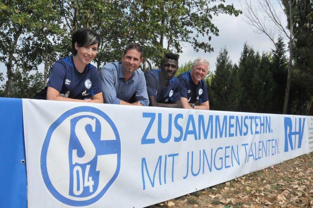 Sind sehr zufrieden mit der Premiere: Organisatorin Jana Philipp, Vereinschef Marcel Kundolf, Campleiter Evans Ankomah-Kissi und Moderator Hugo Siry.