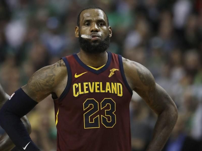 42 Punkte, zwölf Assists und zehn Rebounds von Cleveland-Star LeBron James reichten nicht zum Sieg. Foto: Charles Krupa/AP