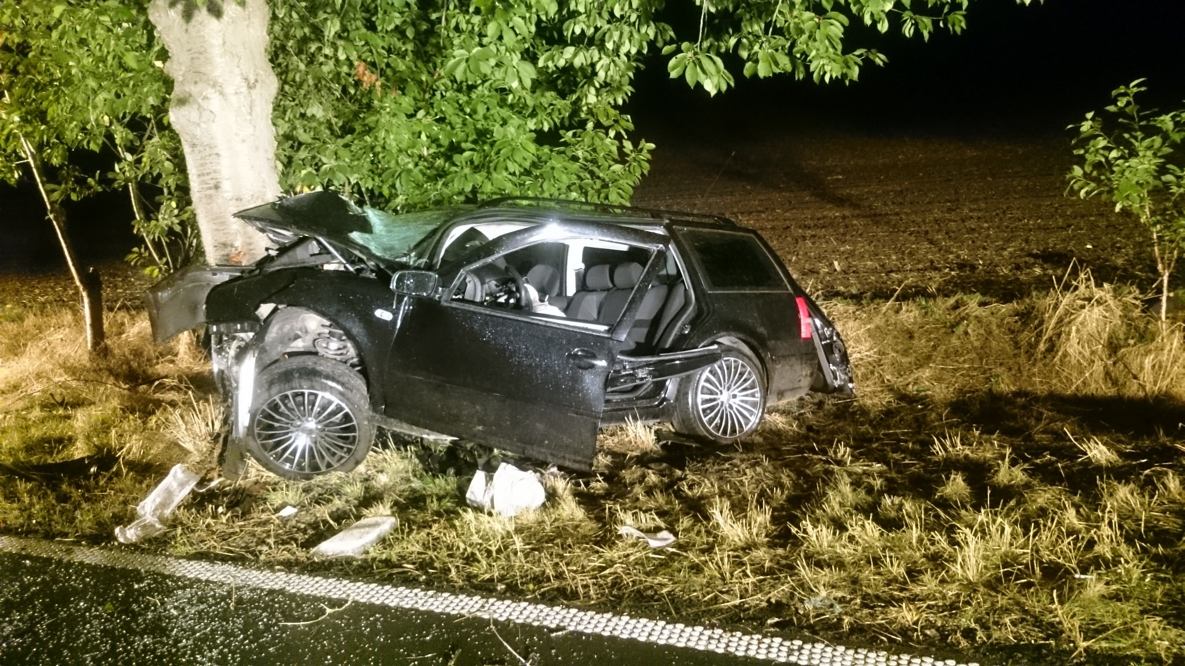 Zwischen Röblingen und Dornstedt (Seegebiet Mansfelder Land) ist Anfang Oktober 2016 ein 23 Jahre alter Autofahrer verunglückt.