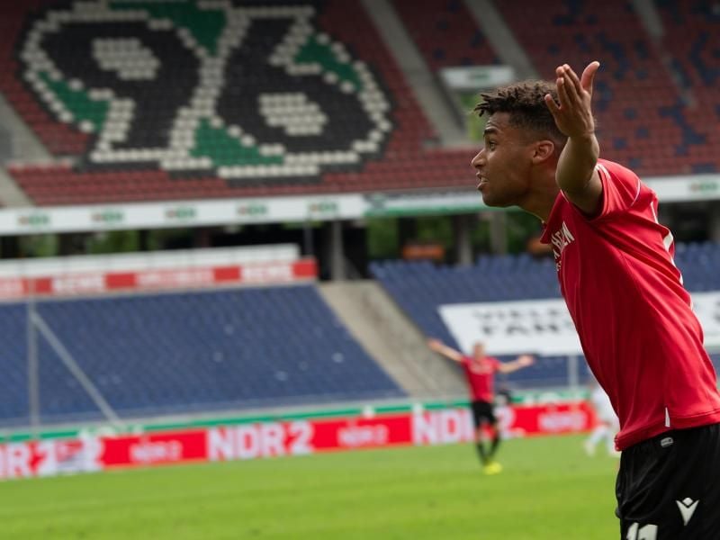 Linton Maina spielte in der vergangenen Saison noch für Hannover 96 in der 2. Liga. Foto: Swen Pförtner/dpa