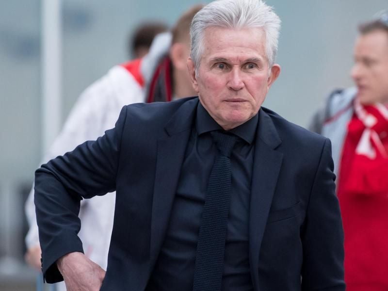 Bayern-Trainer Jupp Heynckes vor dem Abflug nach Sevilla. Foto: Sven Hoppe