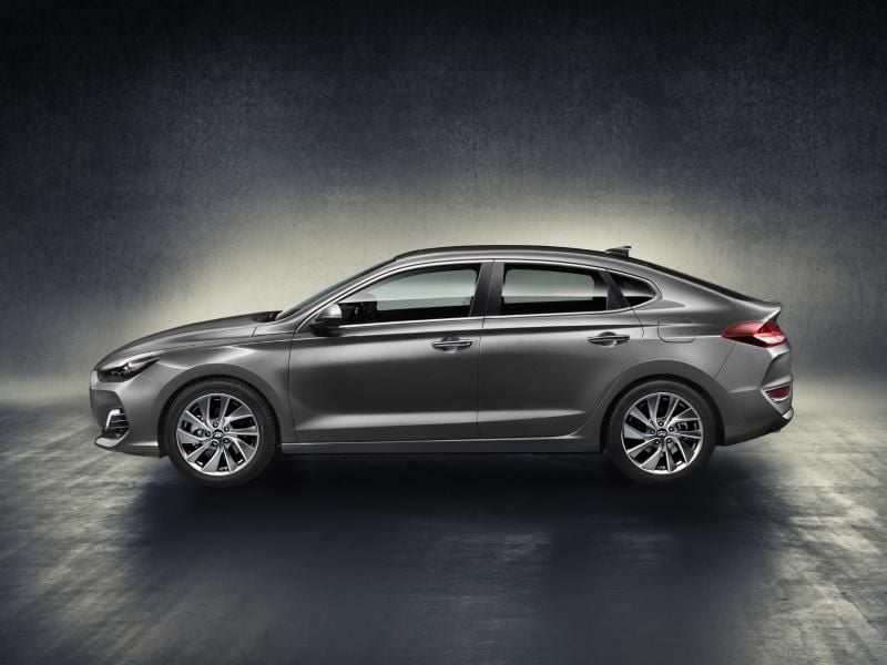 Fünftüriges Coupé: Hyundai will den i30 Fastback Anfang 2018 auf den Markt bringen. Foto: