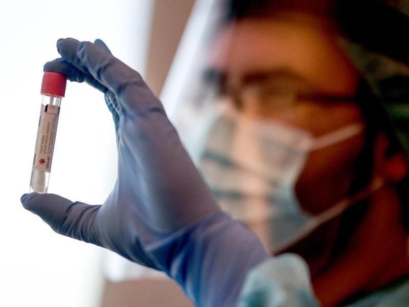 Noch nie seit Beginn der Coronavirus-Pandemie sind der Weltgesundheitsorganisation (WHO) innerhalb von 24 Stunden so viele Neuinfektionen gemeldet worden. Foto: Britta Pedersen/dpa-Zentralbild/dpa
