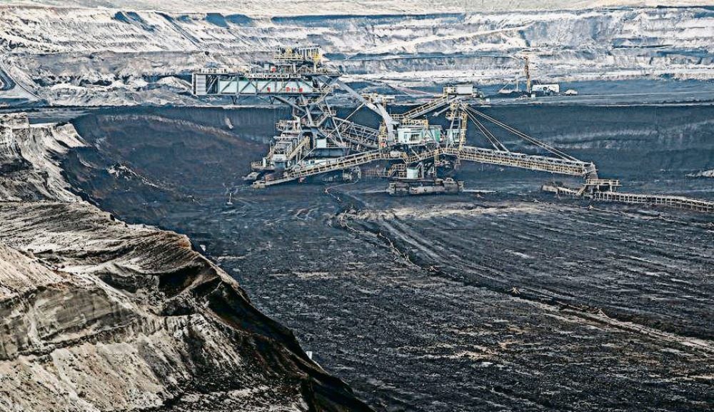 Im Tagebau Profen wird die Kohle für das Kraftwerk Schkopau gewonnen. Nun wird darum gerungen, wie lange es noch in Betreib sein darf.