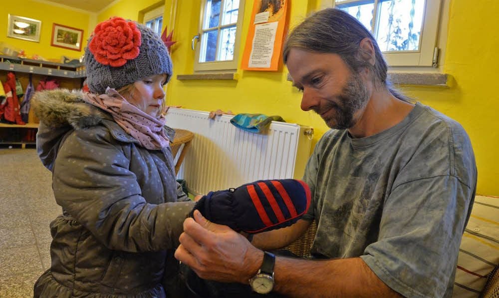 Schön warm anziehen! Mit der Hilfe von Amadeus Weber geht es besser.