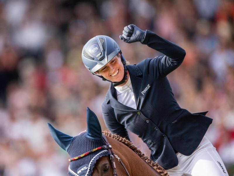 Springreiterin Simone Blum auf ihrem Pferd Alice. Foto: Rolf Vennenbernd
