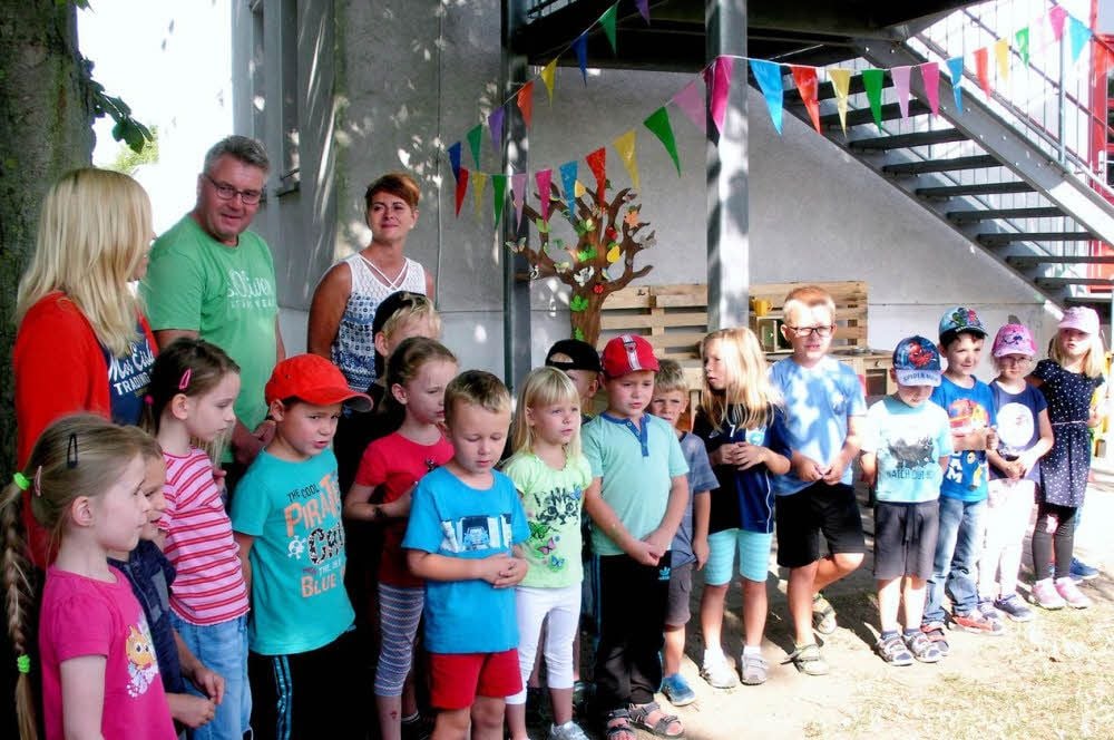 Neben der neuen Außenküche verrät auch ein Baum Wissenswertes.