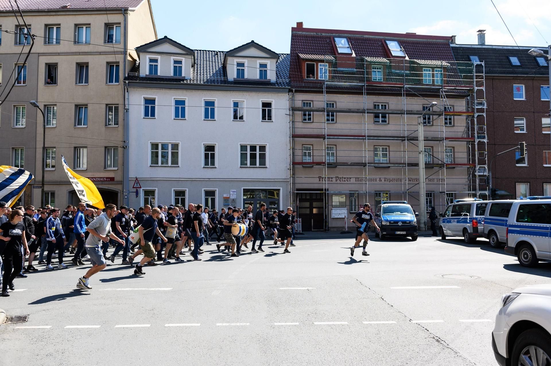 Fans des FC Carl Zeiss Jena vor dem Spiel gegen 1860 München.