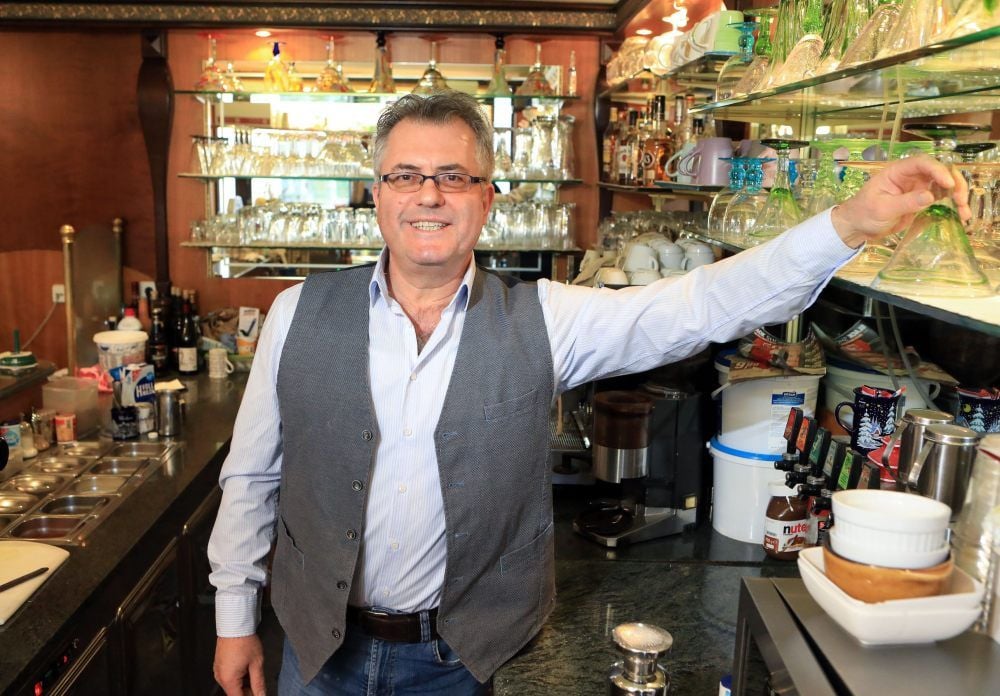 Antonio Palermo, der in Roßlau ein Eiscafé betreibt, reist zur Weihnachtszeit in seine sizilianische Heimat.