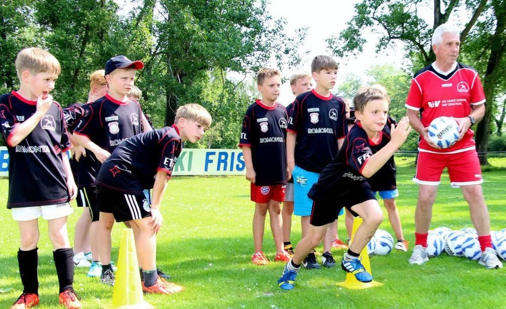 Beim Sommer-Trainingscamp mit Klaus Fischer waren die Niederröblinger Talente schon eifrig bei der Sache.