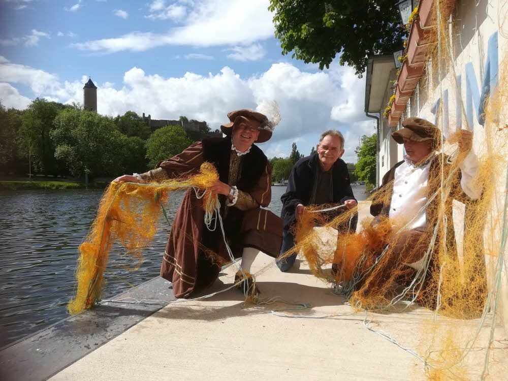 „Salzgraf“ Wolfgang Fleischer, Angelvereinschef Ralf Möller und Saalebeauftragter Jürgen Seilkopf (v.l.) als Teil des Organisationsteams freuen sich schon aufs Hanse-Fest.