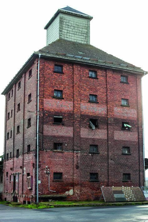 Der alte Roßlaer Speicher soll versteigert werden.
