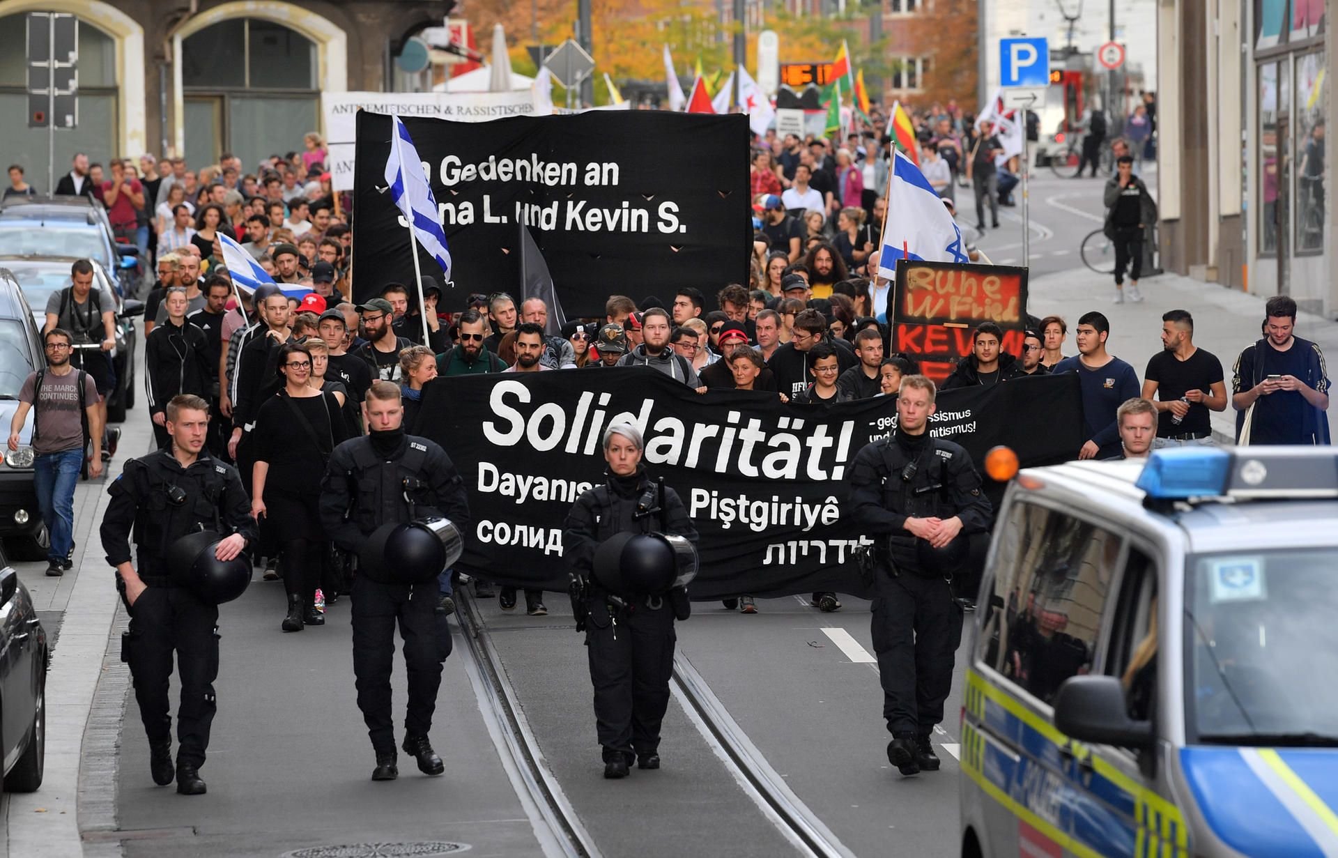 Die Demo sollte auch ein Zeichen an die Angehörigen der Opfer, die jüdische Gemeinde und alle Betroffenen sein.