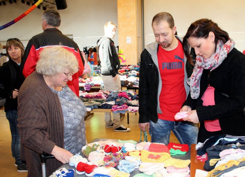 Tüchtig einkaufen wollten auch Rita Heinich, Oma Gudrun und Papa Christoph aus Torgau in Prettin.