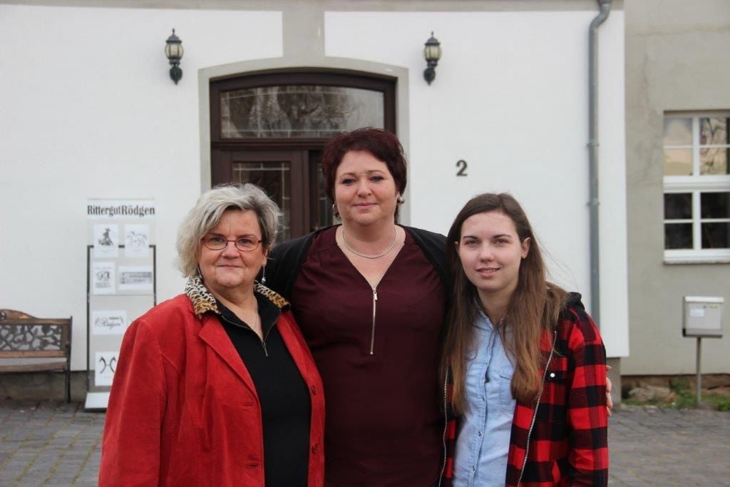 Ein Jahr war Ilka Ceglarek (l.) Bundesfreiwillige und bundesweite Sprecherin der „Bufdis“. Nun übernehmen Diana Keller und Jasmin Mosig (r.).
