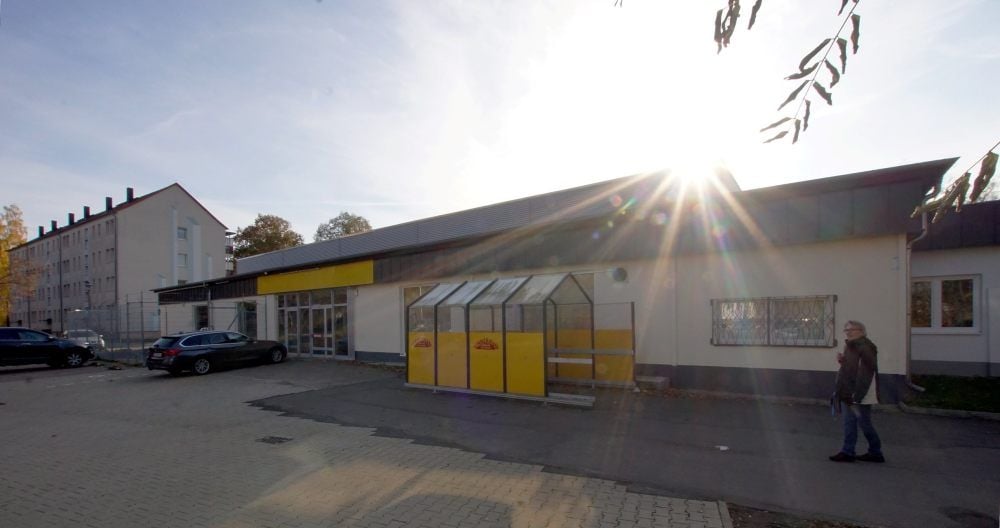 Die ehemalige Konsum-Kaufhalle im August-Bebel-Ring steht wieder leer. Zuletzt war hier ein Sonderpostenmarkt.