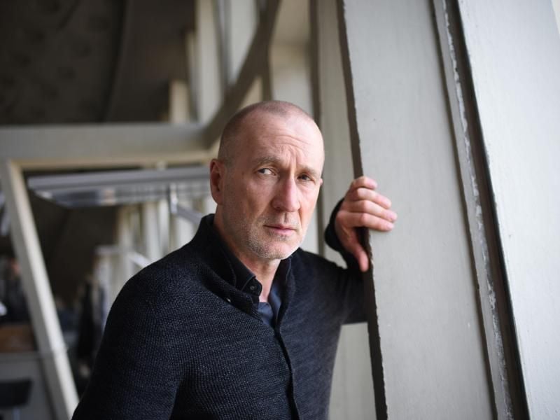 Der Schauspieler Peter Lohmeyer ermittelt als Kommissar im Karneval. Foto: Henning Kaiser