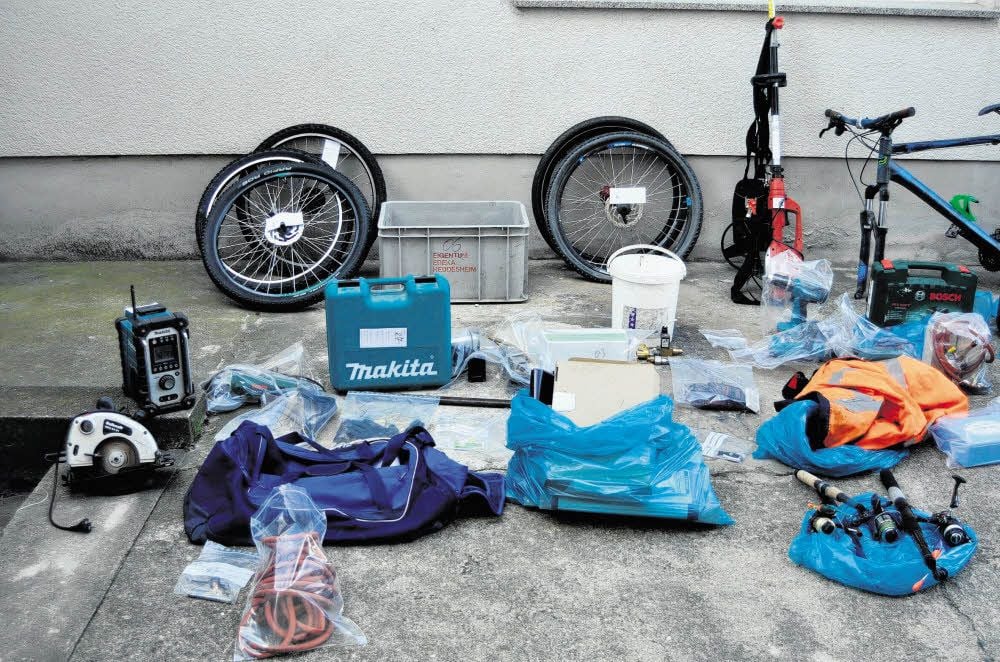 In einer Gartenlaube in Nebra stellte die Polizei Diebesgut sicher, das offenbar aus Einbrüchen im Raum Nebra stammt.