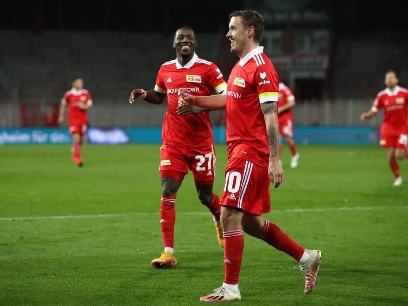 Max Kruse (M) feiert sein Tor zum 4:0 fer Elfmeter für Union Berlin. Foto: Maja Hitij/Getty Images Europe/Pool/dpa