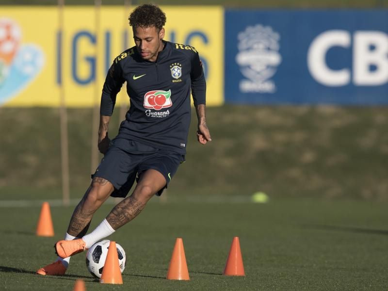 Brasiliens Topstar Neymar hat das Training aufgenommen. Foto: Leo Correa/AP