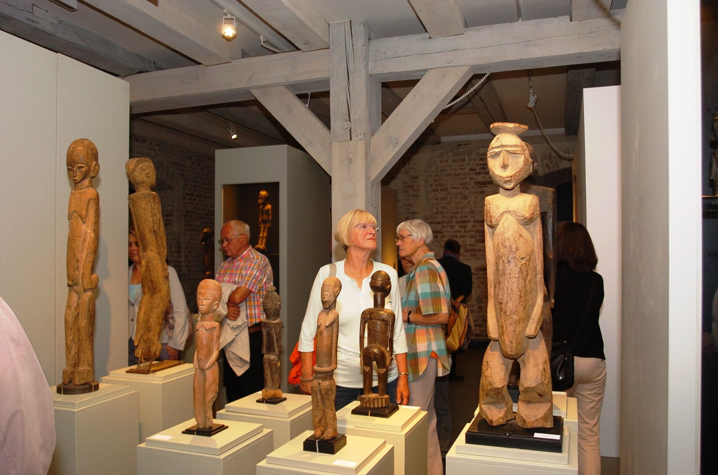 Am Donnerstag wurde die Sonderausstellung, in der Holzplastiken der „Lobi“ gezeigt werden, eröffnet. Bis zum 31. Oktober können die Figuren in Wittenberg betrachtet werden.