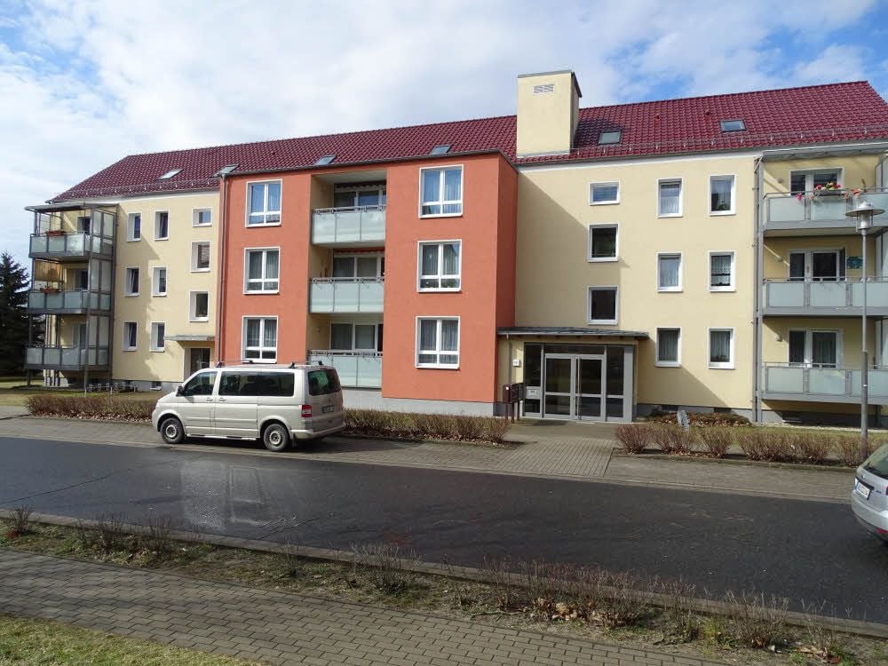 Der Block in der Ludwig-Hosch-Straße 13 - 15 in Jessen wurde vor zwei Jahren aufwändig umgebaut.