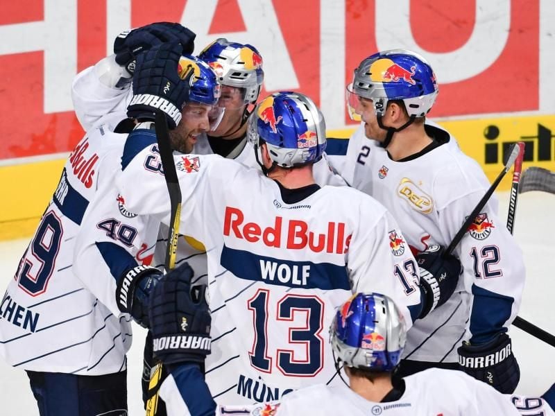 Der EHC München gewann gegen die Schwenninger Wild Wings mit 2:1 nach Verlängerung. Foto: Uwe Anspach