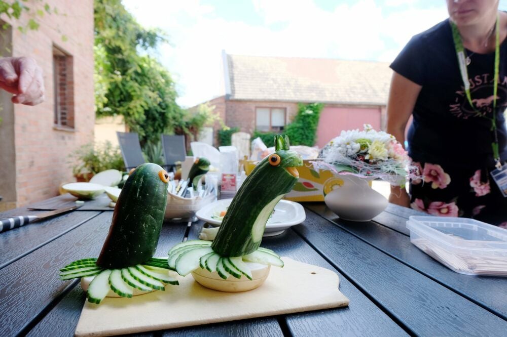 Sie sieht das fertige Produkt aus Gurke, Möhre und Kohlrabi aus.
