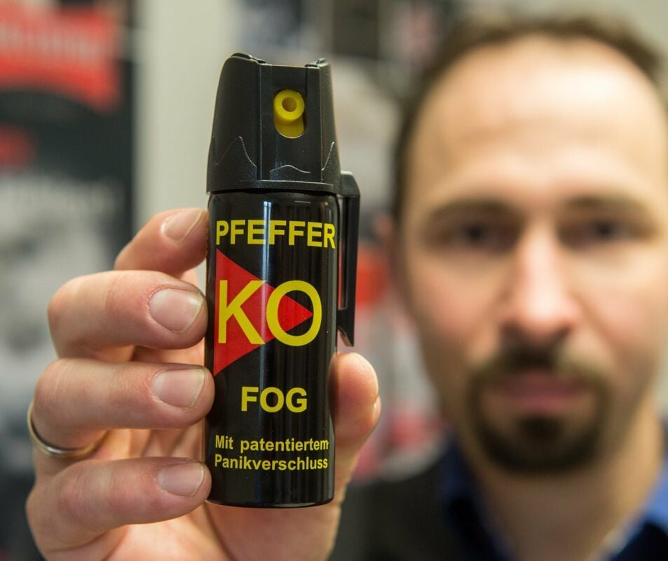 Symbolfoto: Erst durch Pfefferspray konnte der Angeklagte in seinem Rausch gestoppt werden.