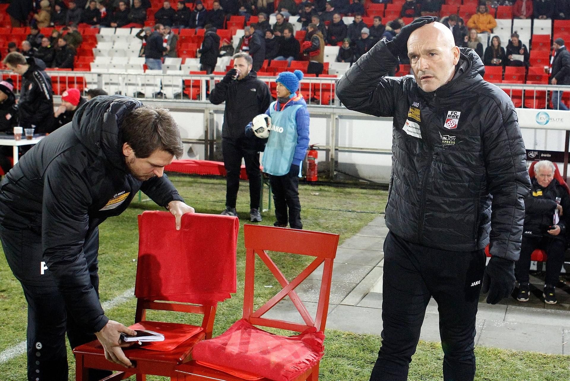 Co-Trainer Patrick Helmes (l.) und, Trainer Stefan Emmerling vom FC Rot-Weiß Erfurt.