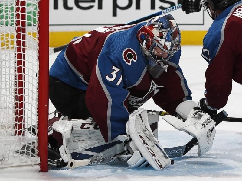 Avalanche-Goalie Philipp Grubauer machte gegen die Calgary Flames ein ganz starkes Spiel. Foto: David Zalubowski