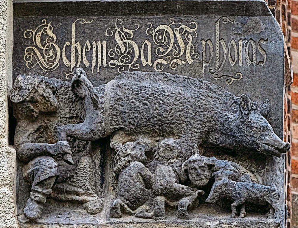 Das um 1300 entstandene „Judensau“-Relief an der Wittenberger Stadtkirche.