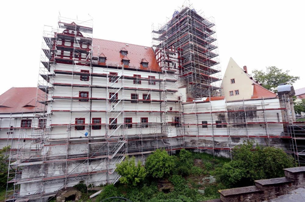 Sechs Wochen hat die Einrüstung des Alten Hauses und des benachbarten Blauen Turms auf Schloss Bernburg gedauert.