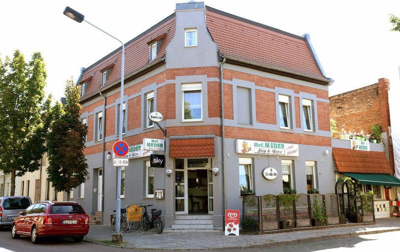 „Mac Meder“ ist Bistro und Kiosk in einem.