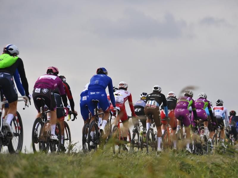 Der 103. Giro d’Italia wird vorerst planmäßig fortgesetzt. Foto: Fabio Ferrari/LaPresse/AP/dpa