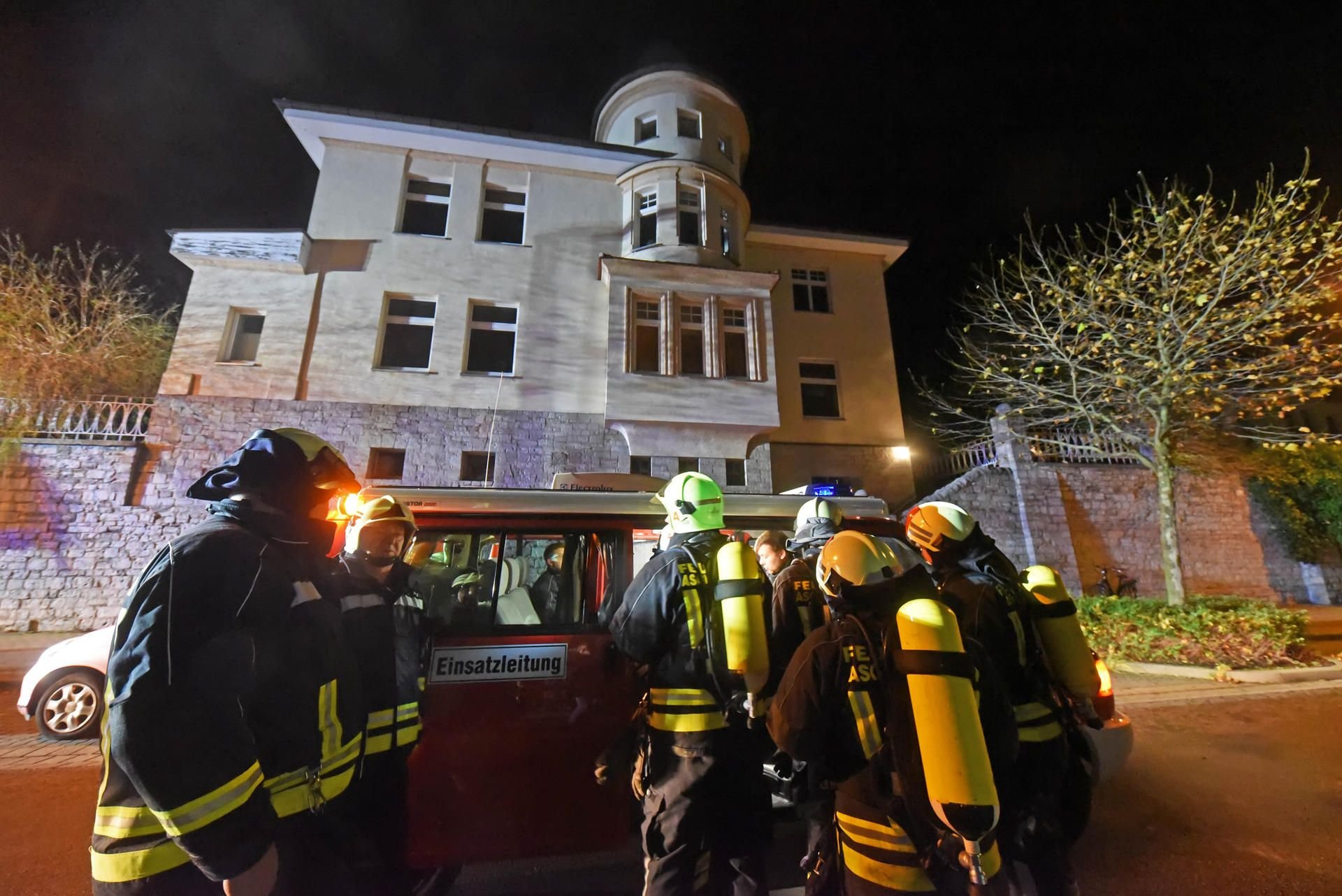 Sechs verletzte Bewohner gab es nach einer Gashavarie, die sich in der Ascherslebener Bahnhofstraße in einem Wohnhaus ereignete.