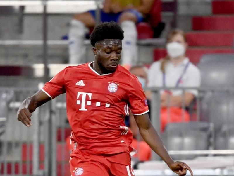 Hat leichte Adduktorenprobleme: Alphonso Davies vom FC Bayern München in Aktion. Foto: Sven Hoppe/dpa