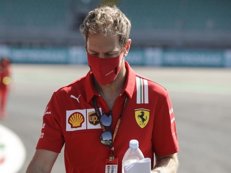 Hat noch keine Entscheidung über seine Zukunft getroffen: Ferrari-Pilot Sebastian Vettel. Foto: Luca Bruno/AP/dpa