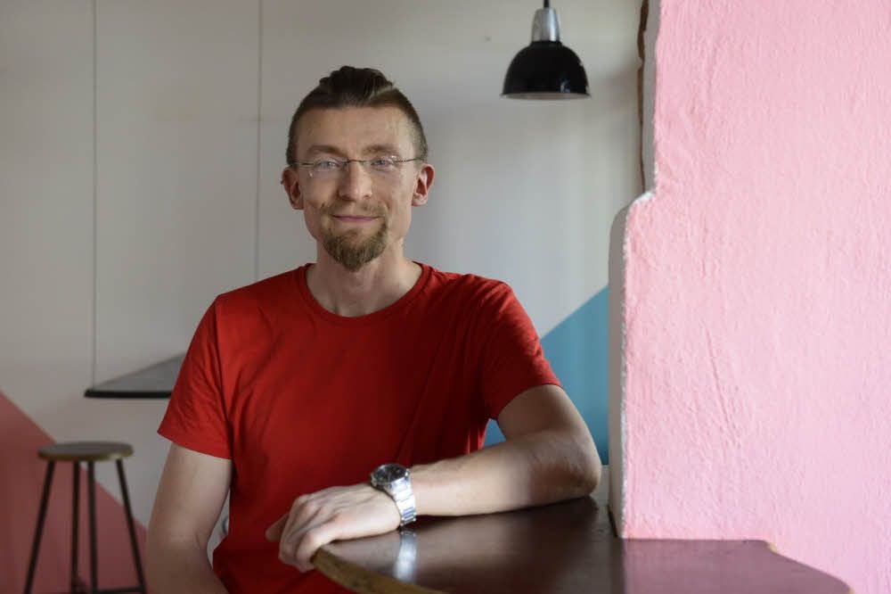 Christian Schmidt lebt seit fünf Jahren vegan und isst gern in Restaurants wie dem Vegs in der Ludwig-Wucherer-Straße.