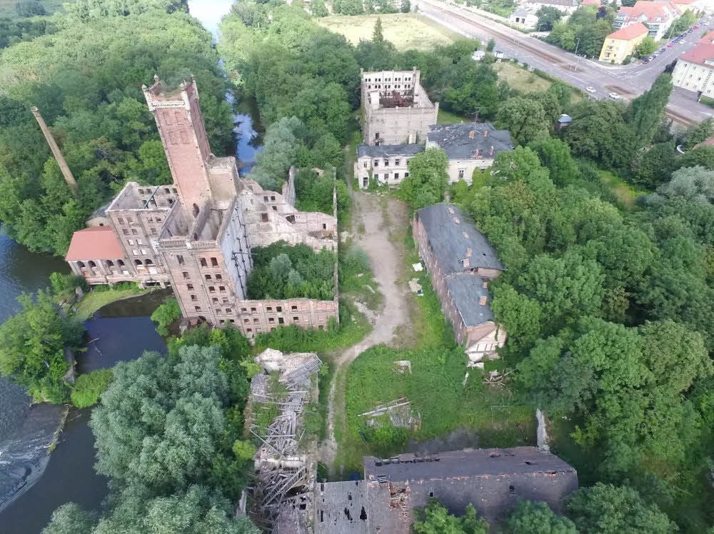 Das Gelände der alten Böllberger Mühle ist teilweise mit Stromzäunen gesichert.