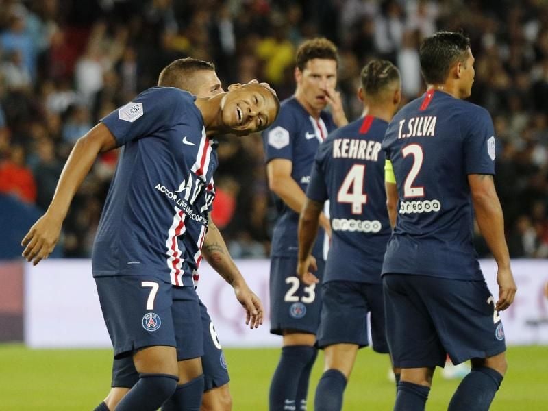 Kylian Mbappe (2.v.l) bejubelt sein Tor zum zwischenzeitlichen 2:0. Foto: Francois Mori/AP