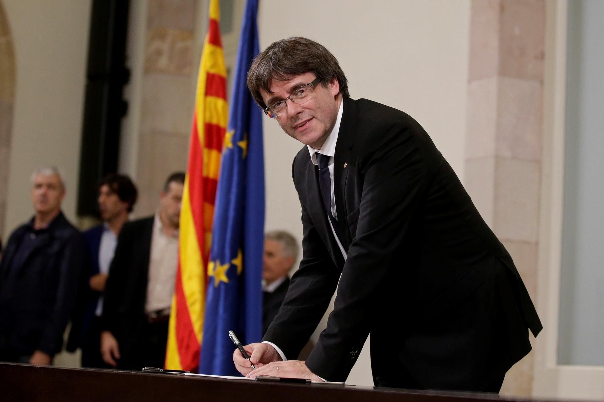 Dem katalanischen Regierungschef Carles Puigdemont drohen bis zu 30 Jahre Haft.