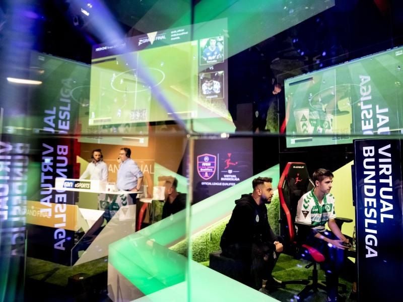 Eine Fußball-Bundesligisten haben sich aus dem E-Sport wieder zurückgezogen. Foto: Christoph Soeder/dpa