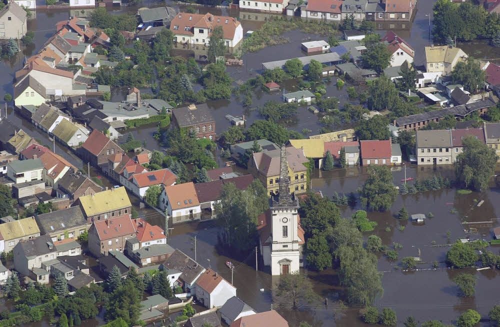 Die Jonitzer Kirche versunken in den Fluten.
