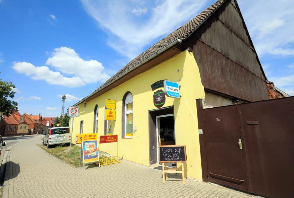 Außenansicht des alten Lehmbaus des Baujahrs 1875.