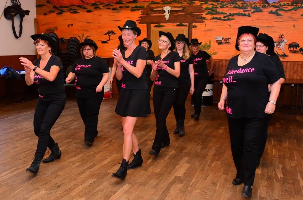 Die Line Dancer im Gasthof Plotha bei der Probe.