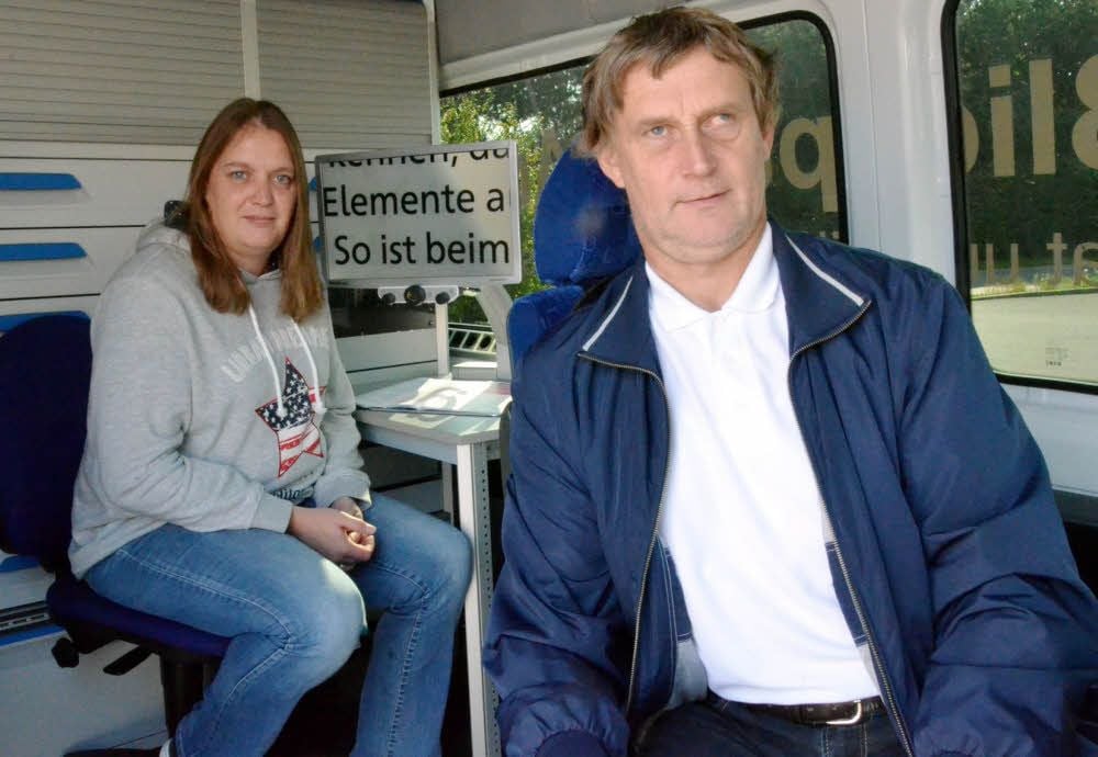Susanne Templin und Andreas Leutloff touren mit dem Beratungsmobil „Blickpunkt Auge“ durchs Land Sachen-Anhalt.