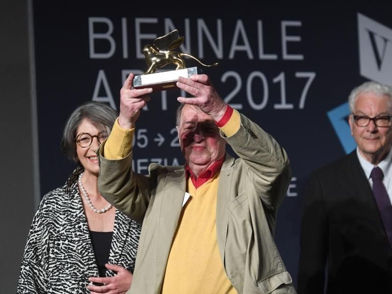 Ein Goldener Löwe für den „Oldie”: Franz Erhard Walther freut sich über die Anerkennung. Foto: Felix Hörhager